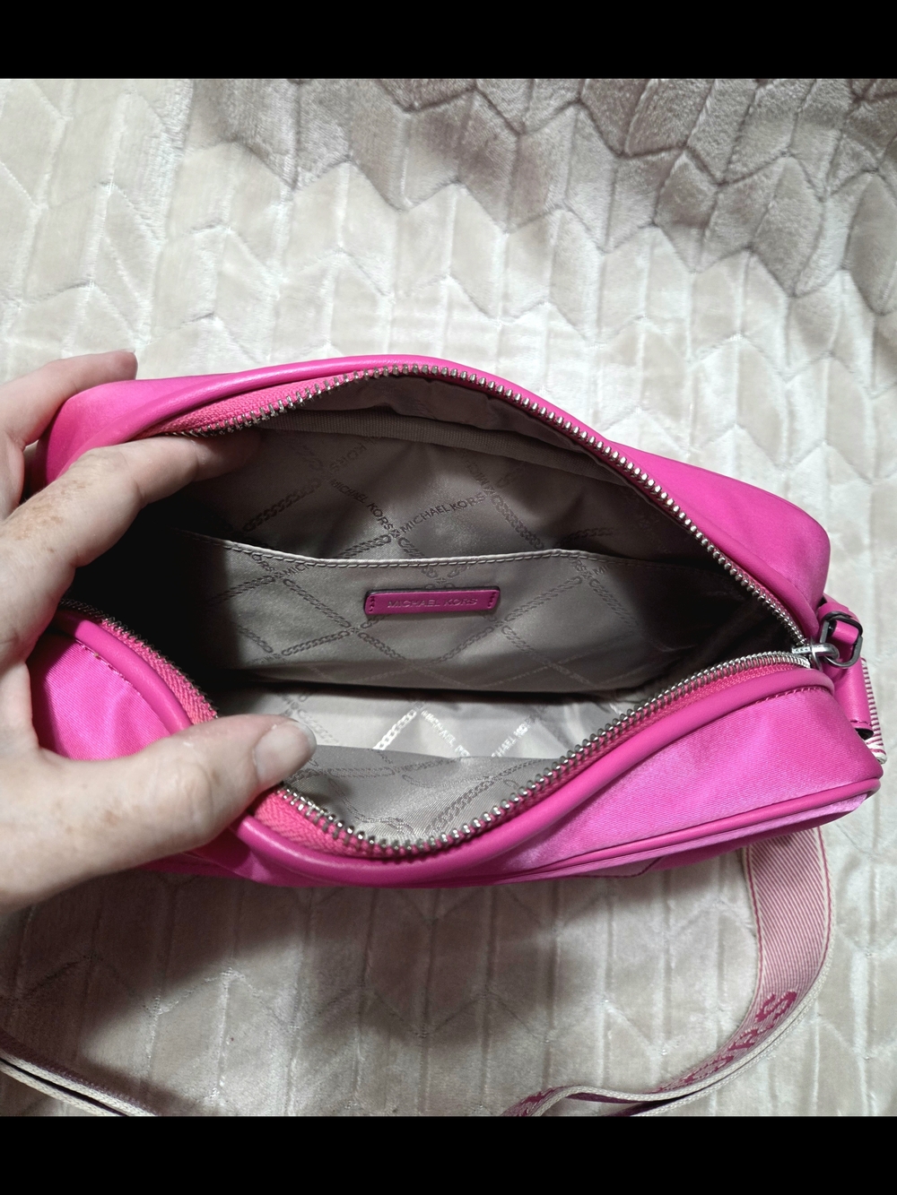 Michael Kors Pink Crossbody Camera Bag- LIKE NEW - Picture 5 of 5